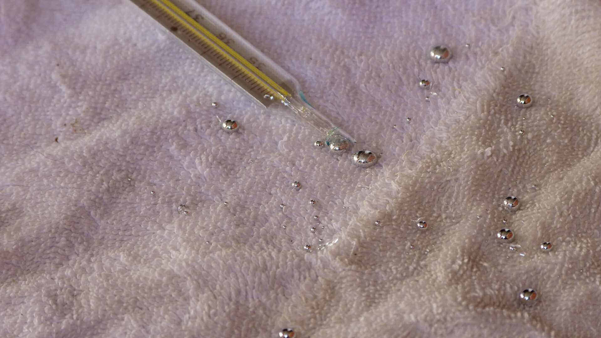 Как собрать ртуть с ковра?